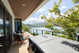 New Waterfront Villa at Magens Bay & Jeep option